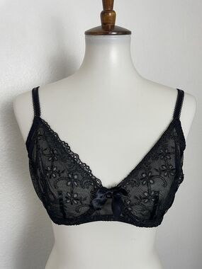 Frederick's of Hollywood Bra Lingerie Floral Embroidered Underwire